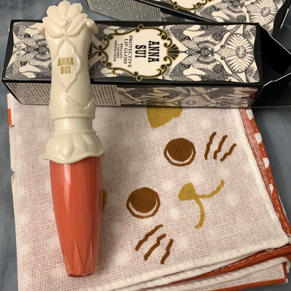 🆕👀rare hard to find Anna Sui protective lip gloss 701